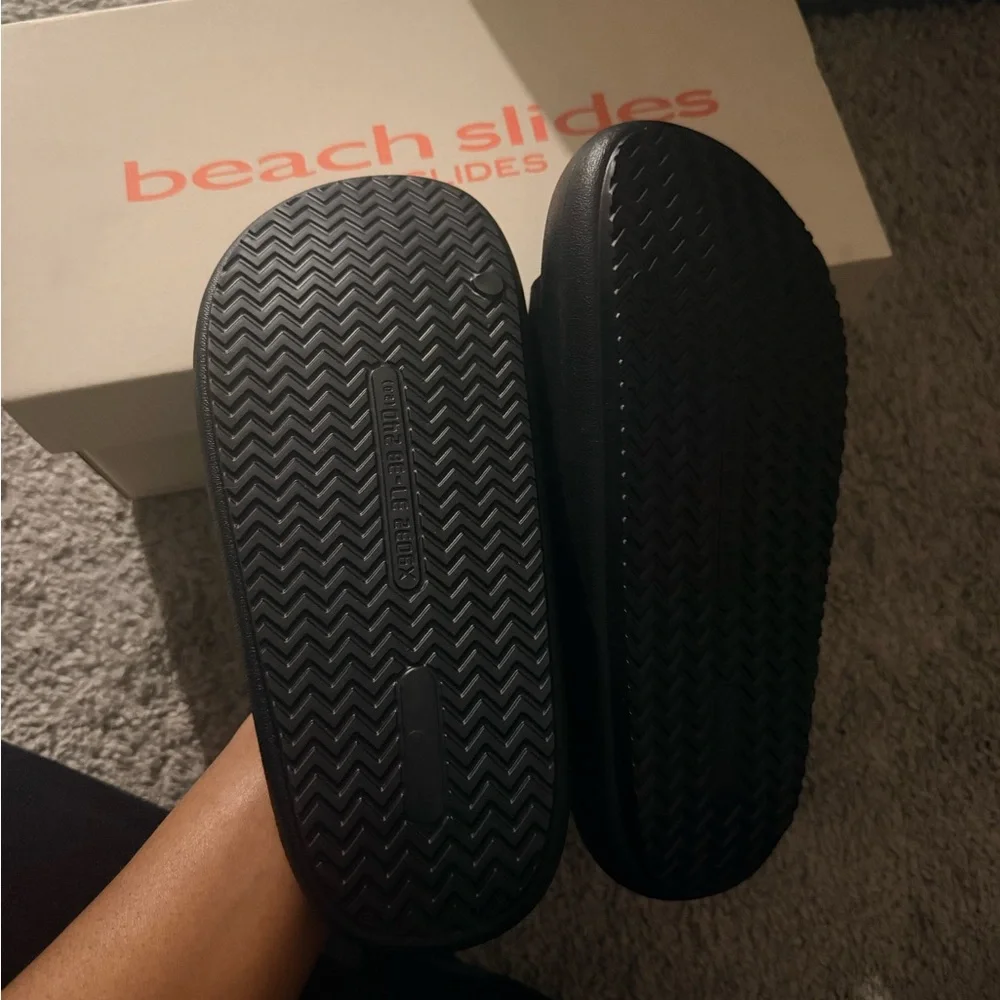 J/SLIDES White Shoe Box with Coral Logo - Picture 6 of 6